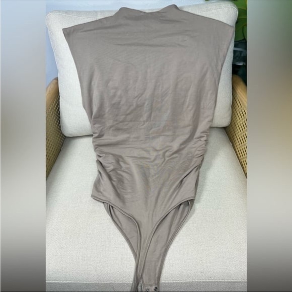 Abercrombie & Fitch Cream Sleeveless Bodysuit - Picture 4 of 4